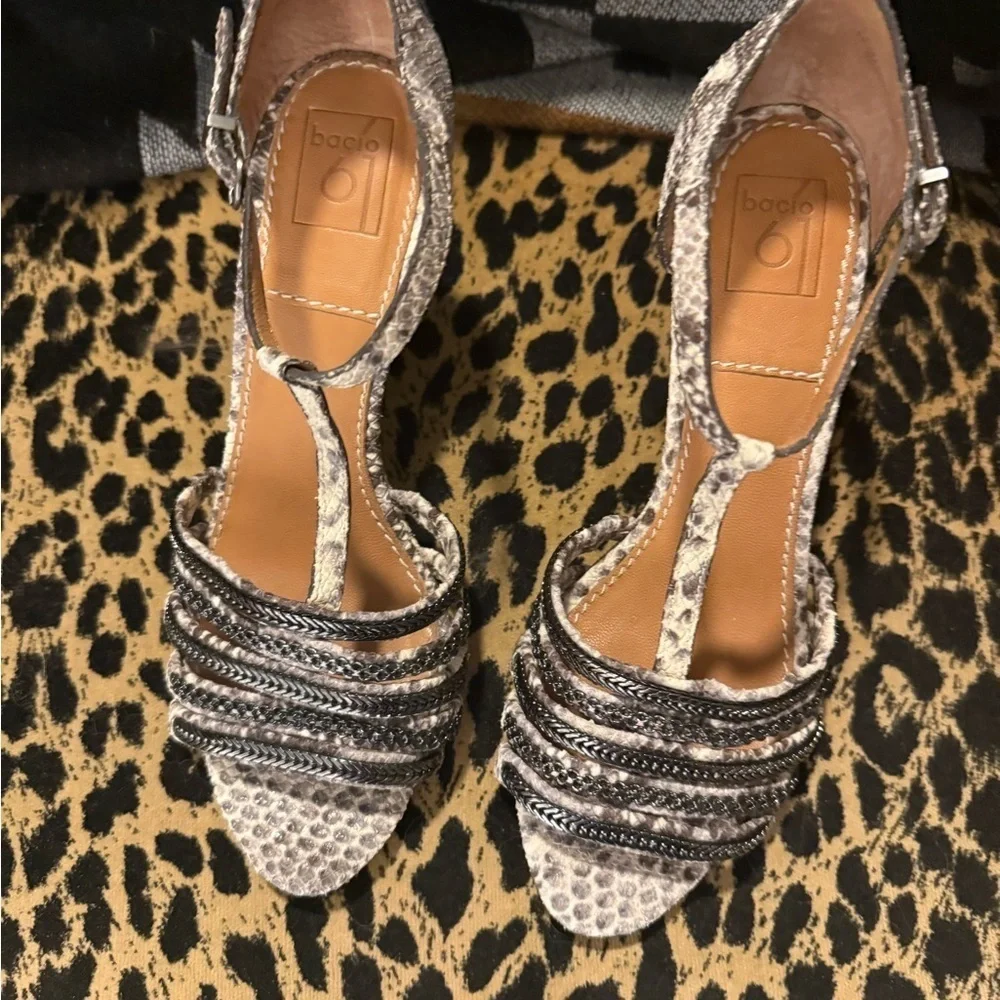 Bacio 61 Chic Black and Gray Wedge Shoes with Shimmery Texture 7.5